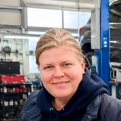 Gosia, owner of Mountain Car Garage